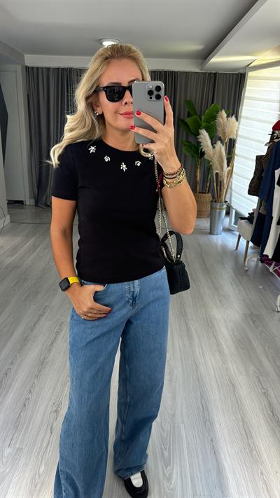 Yakası Taş İşlemeli Pamuklu Siyah Tişört