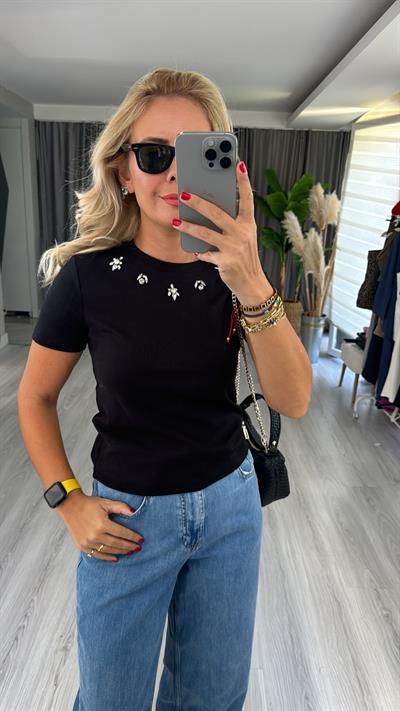 Yakası Taş İşlemeli Pamuklu Siyah Tişört
