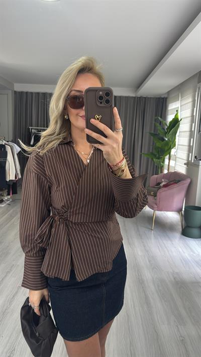 Yandan Bağlamalı Mavi Çizgili Kahverengi Gömlek