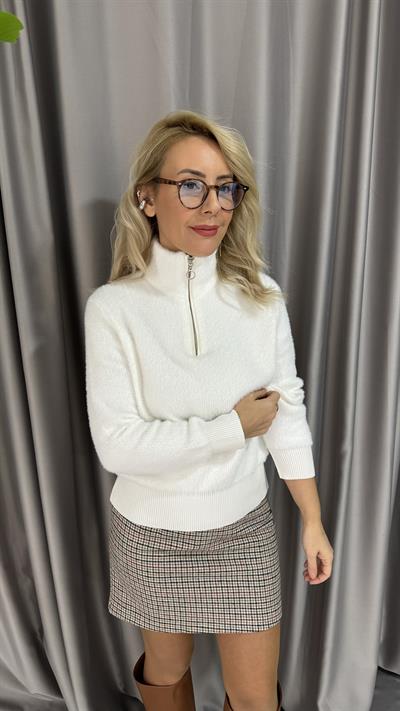 Yarım Fermuarlı Sakallı Yumuşacık Beyaz Triko