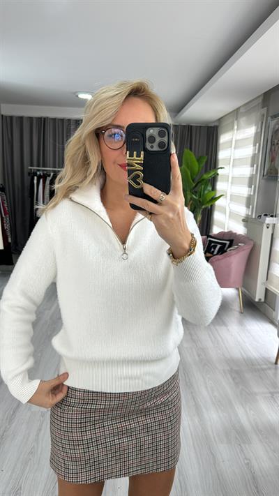 Yarım Fermuarlı Sakallı Yumuşacık Beyaz Triko