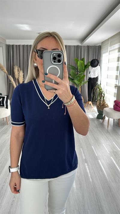 YARIM KOL, BEYAZ ŞERİTLİ, V YAKA LACİVERT MERSERİZE TRİKO