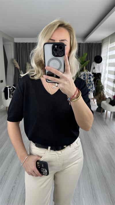 YARIM KOL, SİMLİ, V YAKA SİYAH TRİKO