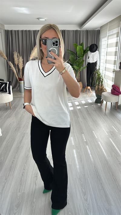 YARIM KOL, SİYAH ŞERİTLİ, V YAKA BEYAZ MERSERİZE TRİKO