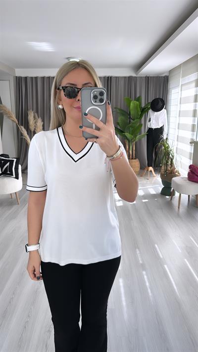 YARIM KOL, SİYAH ŞERİTLİ, V YAKA BEYAZ MERSERİZE TRİKO