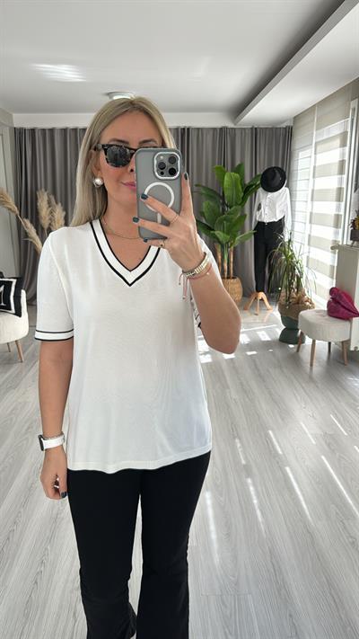 YARIM KOL, SİYAH ŞERİTLİ, V YAKA BEYAZ MERSERİZE TRİKO