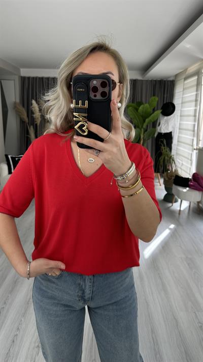 YARIM KOL, YAKA VE KOLU SİM DETAYLI KIRMIZI TRİKO