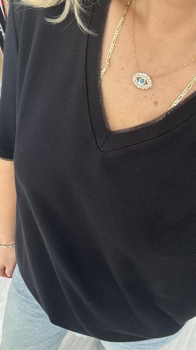 YARIM KOL, YAKA VE KOLU SİM DETAYLI SİYAH TRİKO