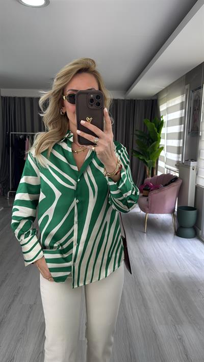 Yeşil Ekru Desenli Saten Gömlek