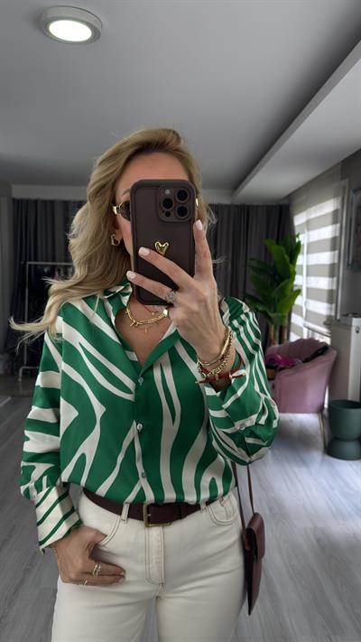 Yeşil Ekru Desenli Saten Gömlek