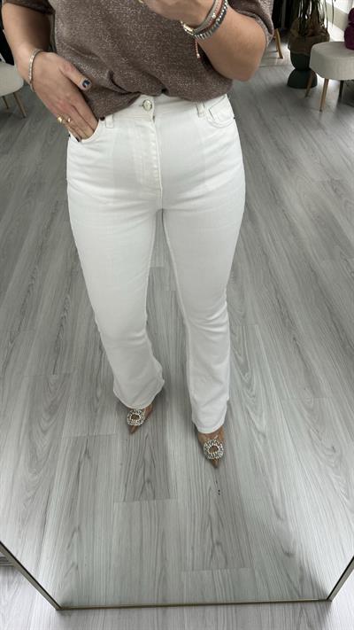 YÜKSEK BEL LİKRALI İSPANYOL PAÇA BEYAZ JEAN