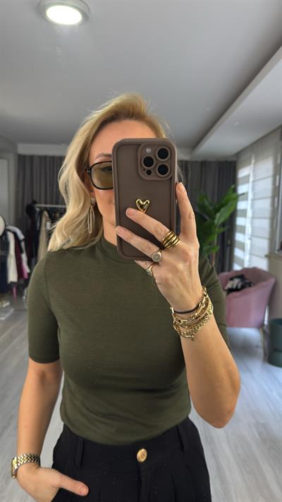 Yüksek Yakalı Açık Haki T-shirt