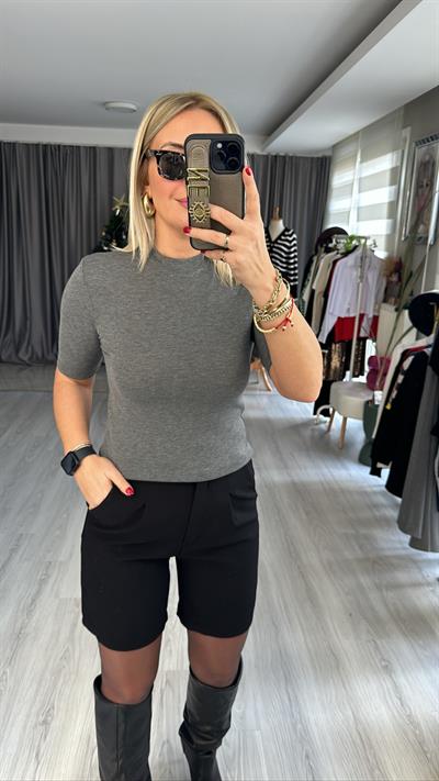 Yüksek Yakalı Antrasit T-shirt