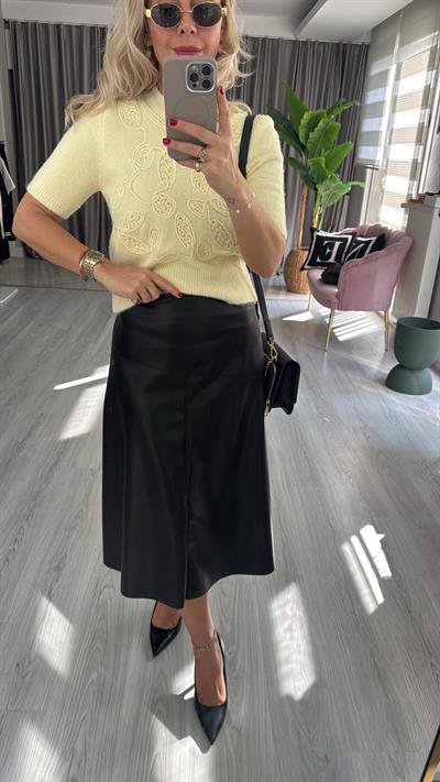 Yumuşacık Siyah Midi Boy Deri Etek