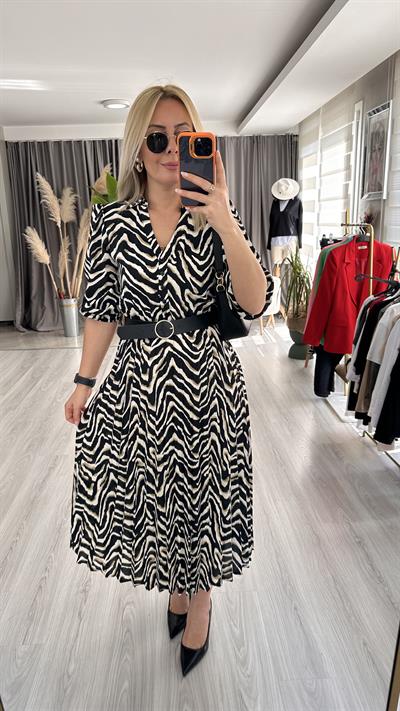 ZEBRA DESENLİ, ETEĞİ PİLİSELİ KEMERLİ SİYAH ELBİSE