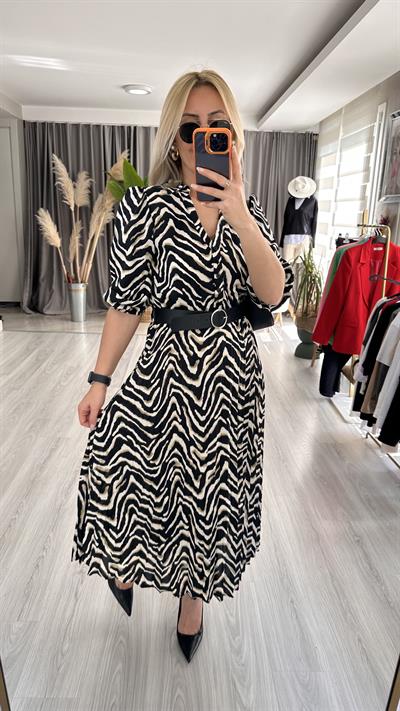ZEBRA DESENLİ, ETEĞİ PİLİSELİ KEMERLİ SİYAH ELBİSE