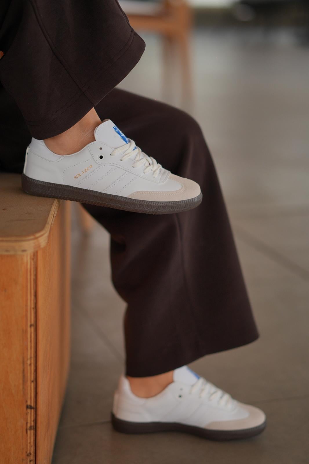 Kadın Beyaz Ortopedik Taban Çizgi Detaylı Günlük Sneaker 057