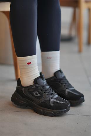 Kadın Siyah Beyaz Ortopedik Kaymaz Taban Günlük Sneaker 050