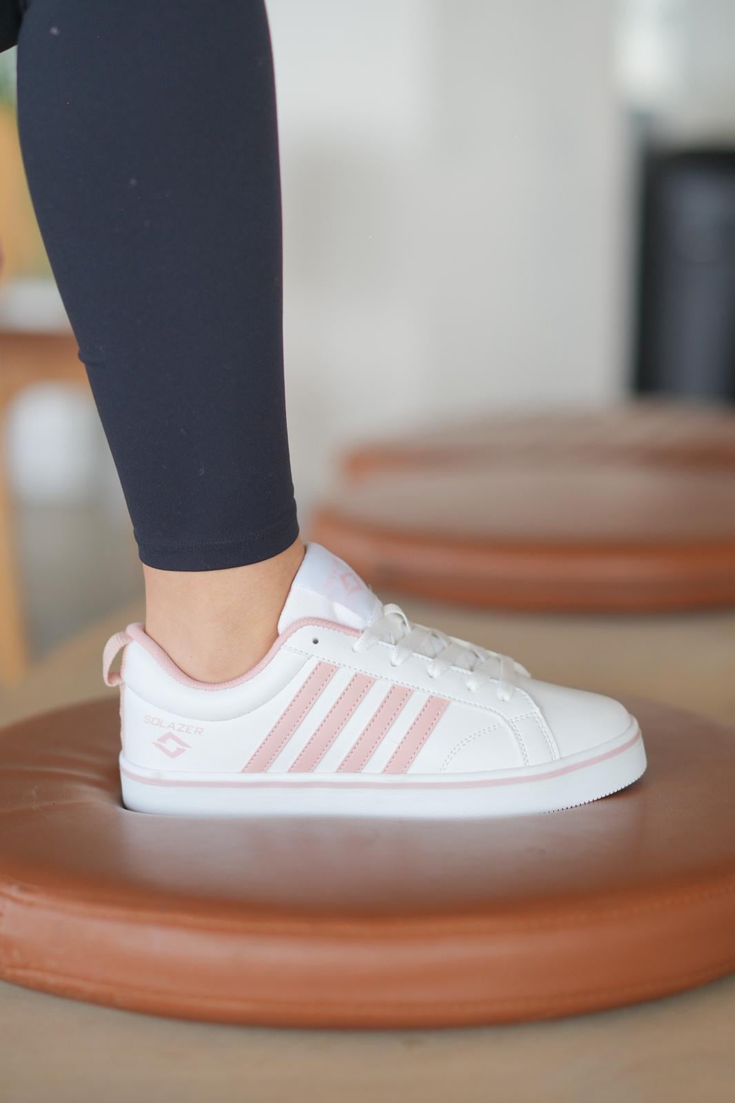 Kadın Beyaz Ortopedik Kaymaz Taban Günlük Sneaker 058-K