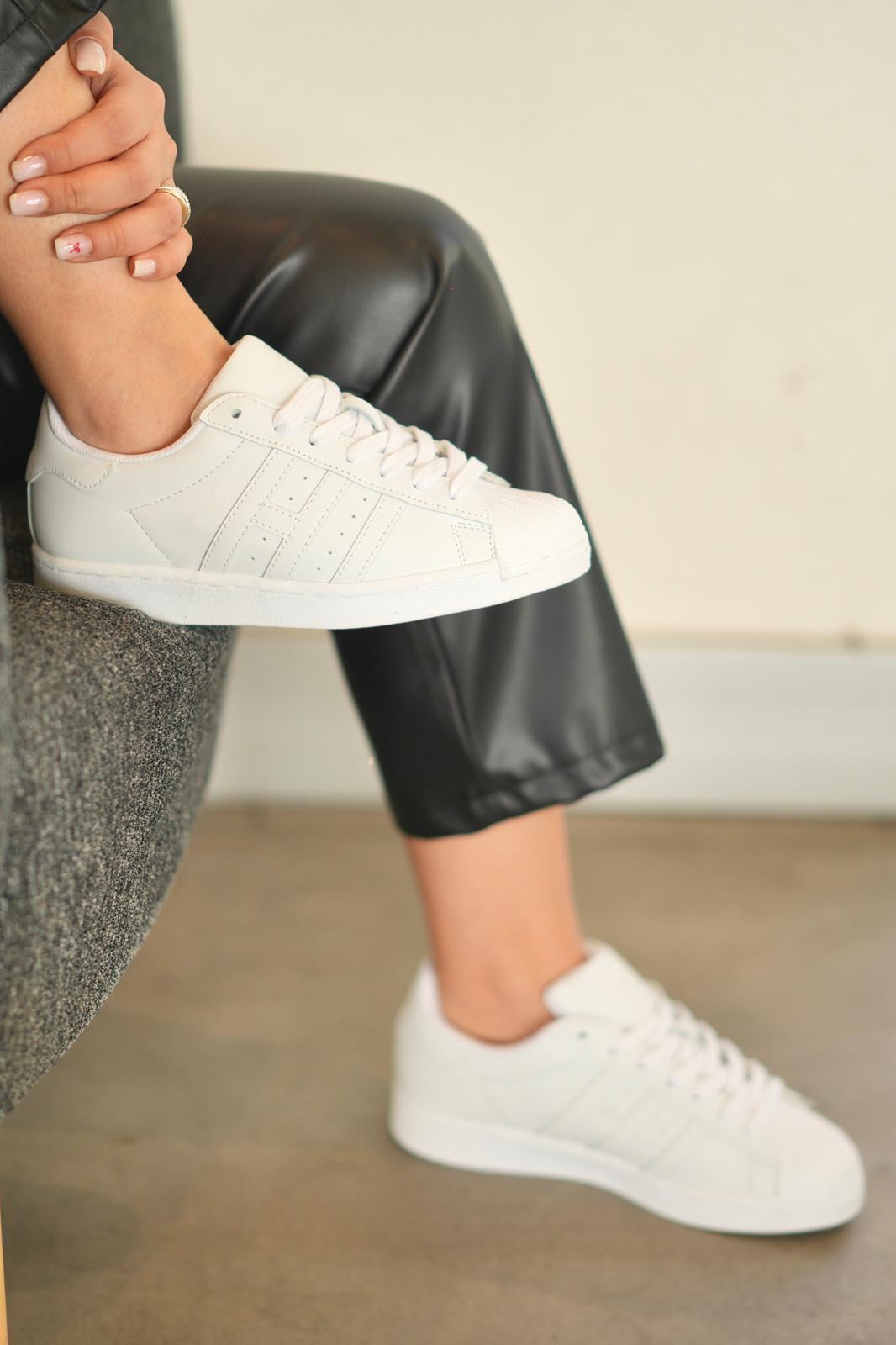 Kadın Siyah Beyaz Çizgi Detaylı Ortopedik Sneaker 059-K