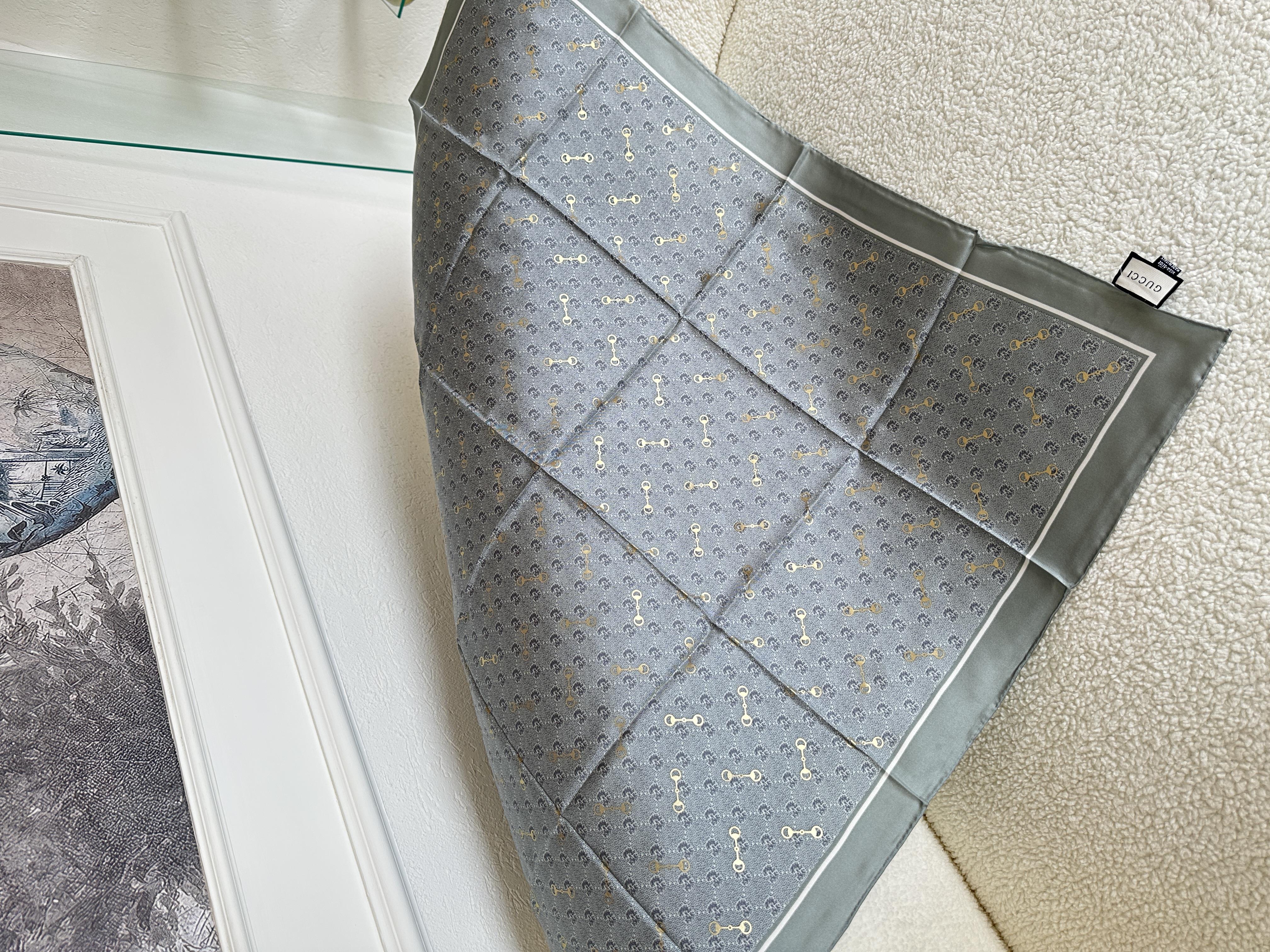 GUCCİ MONOGRAM GRİ