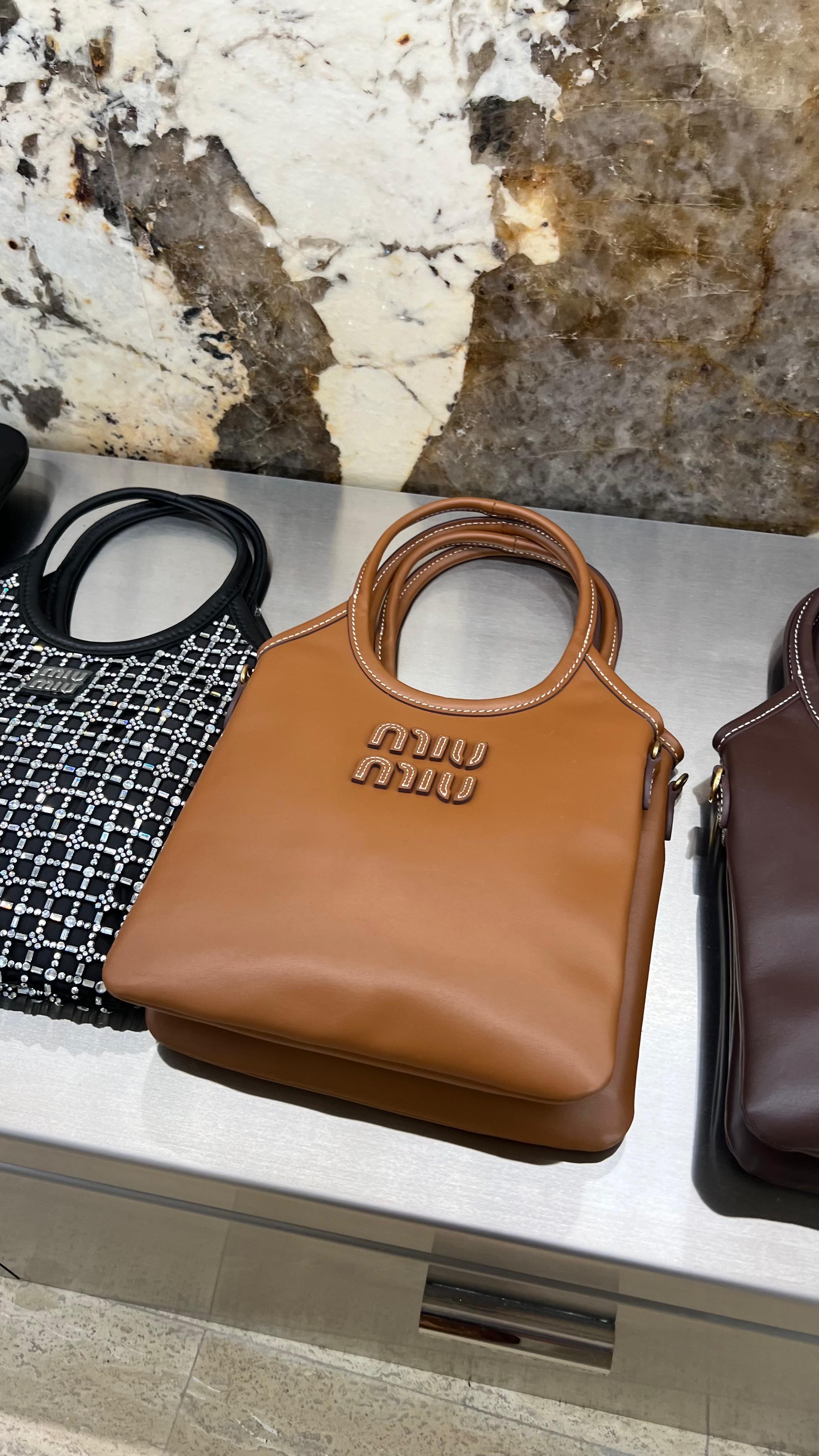MİUMİU IVY TABA