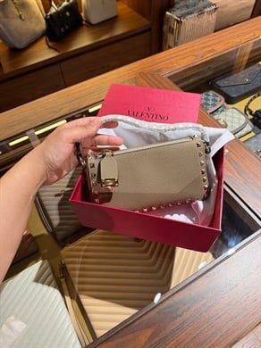 VLNTN ROCKSTUD BEJ (HEMEN TESLİM)