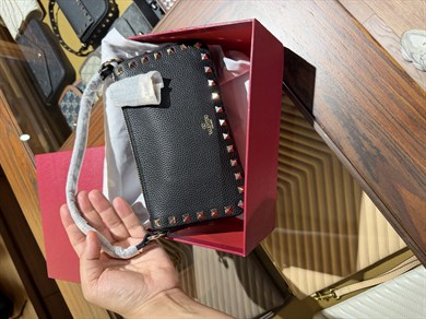 VLNTN ROCKSTUD SİYAH (HEMEN TESLİM)