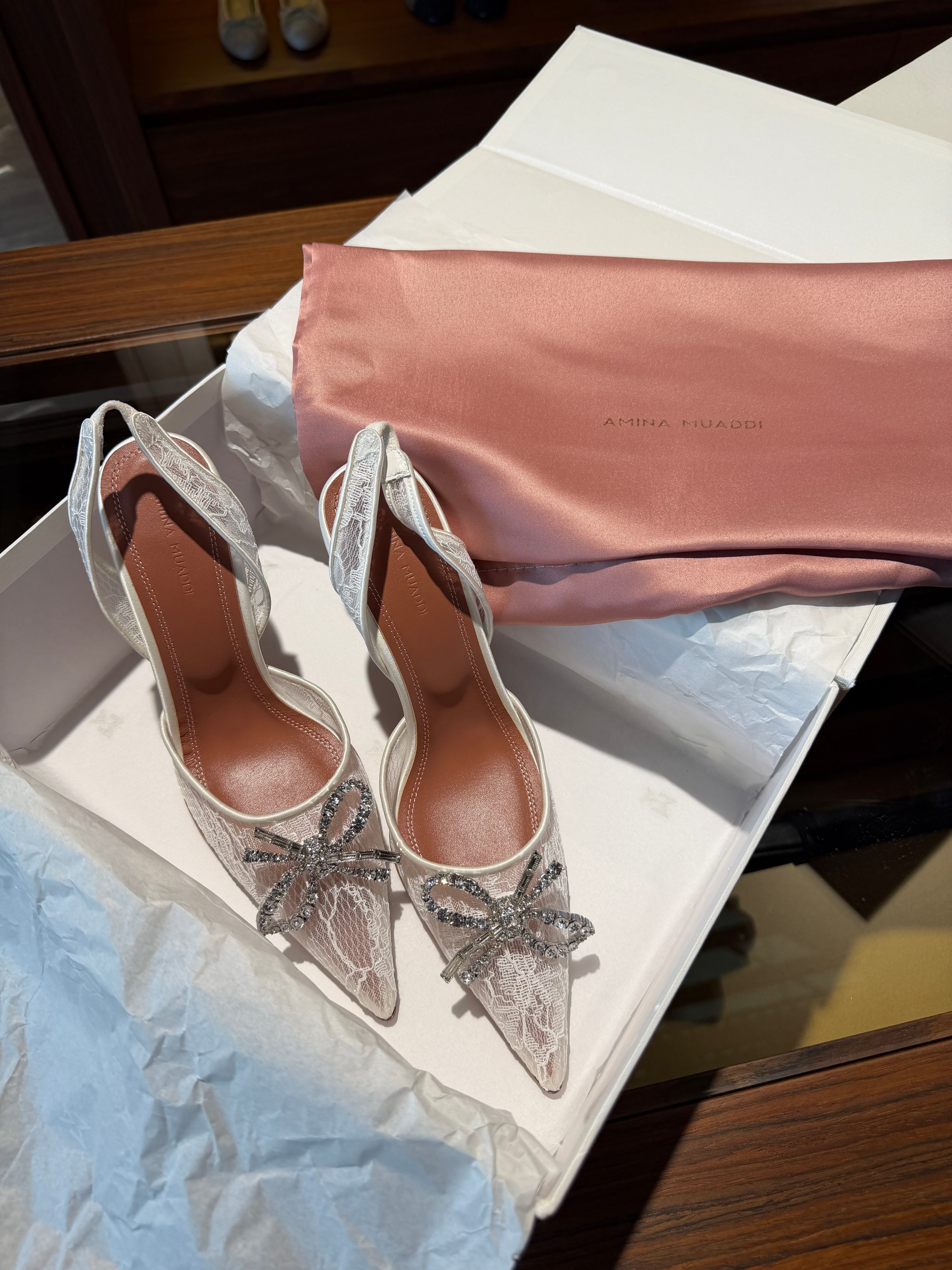 AMINA MUADDI  (HEMEN TESLİM)