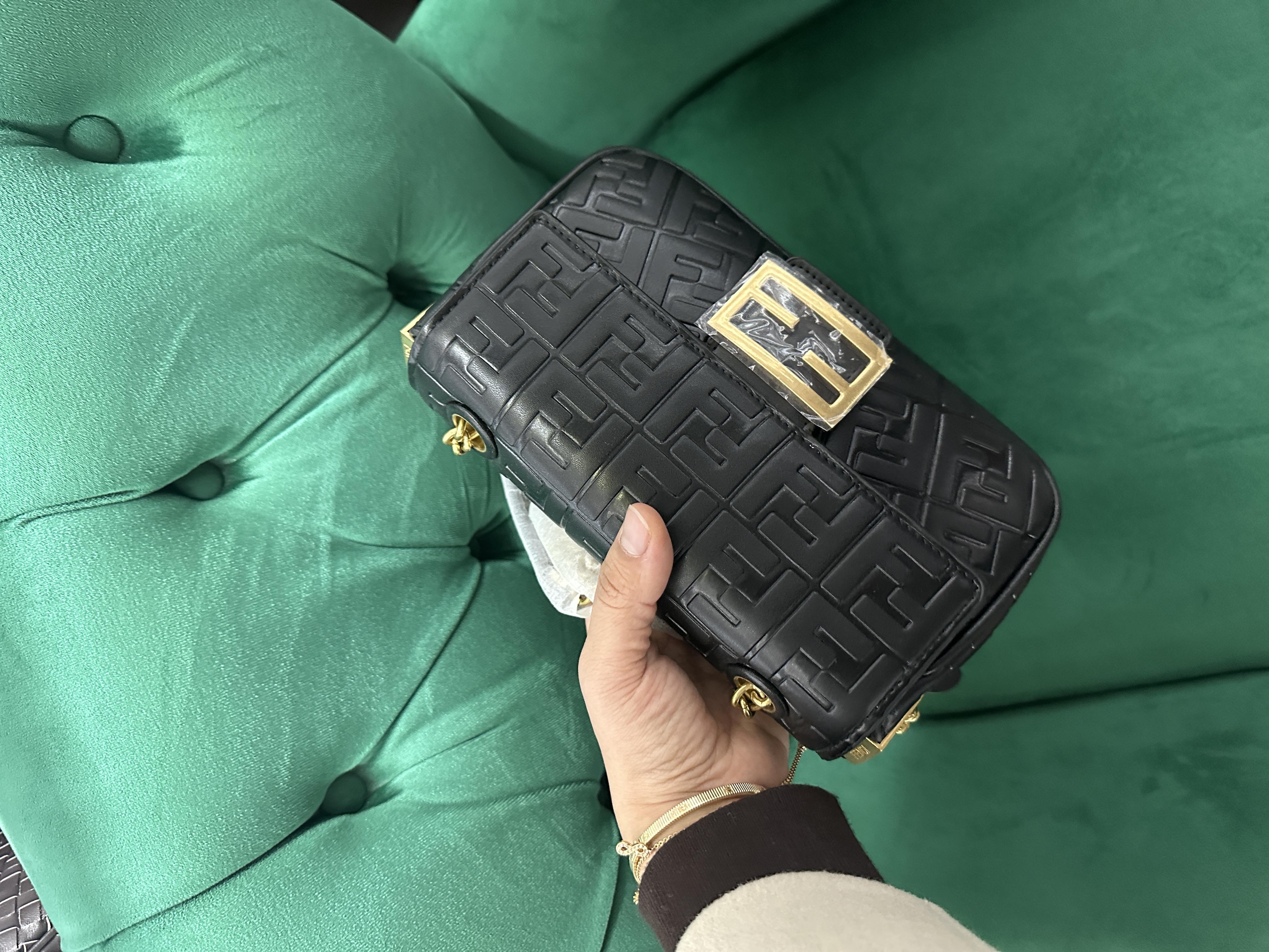 FENDİ BAGUETTE MİNİ