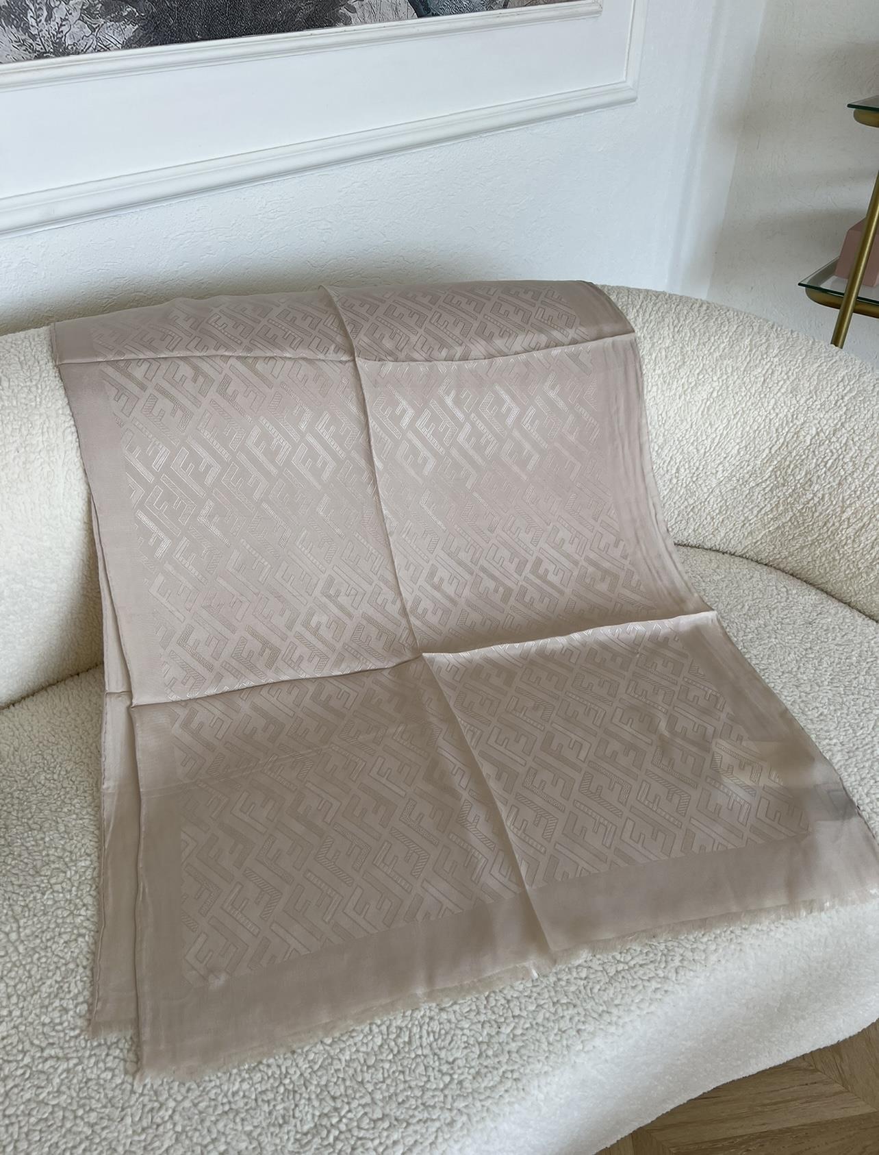 FENDİ SAF İPEK BEJ