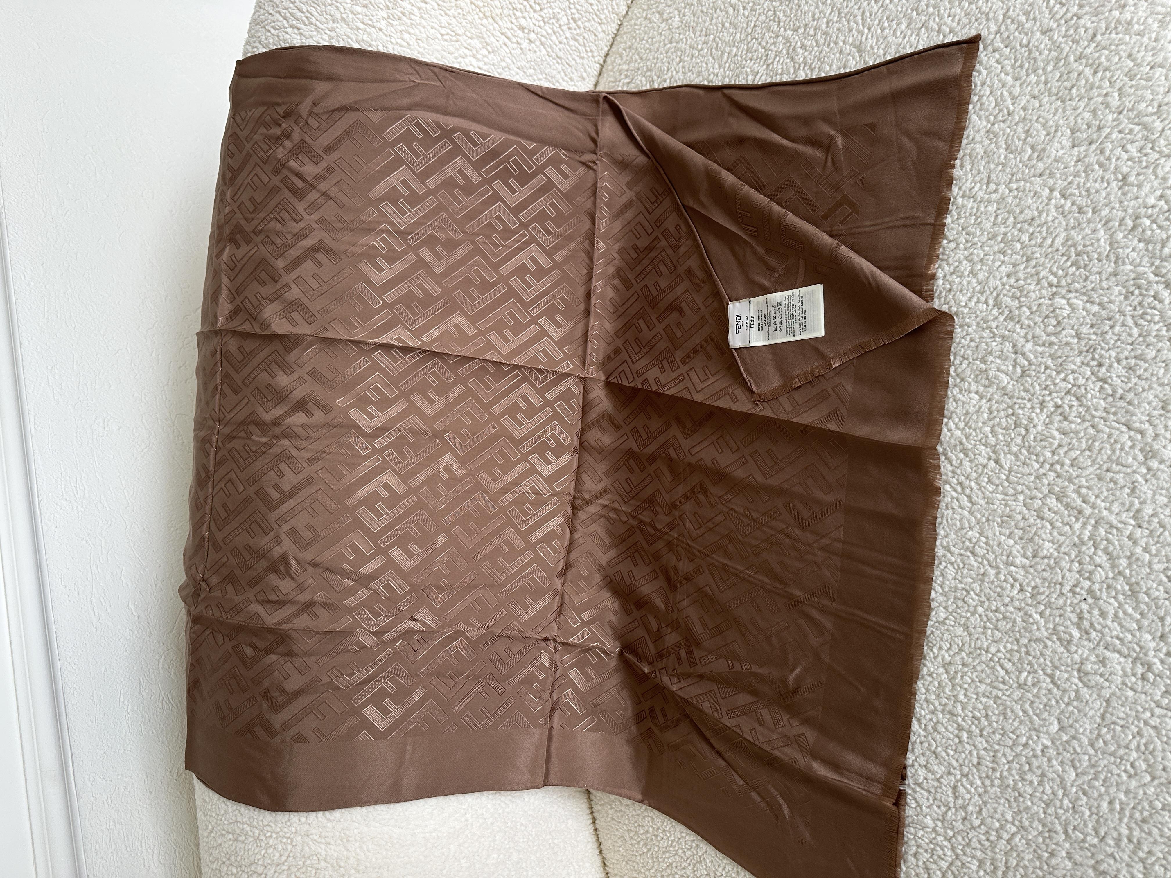 FENDİ SAF İPEK VİZON