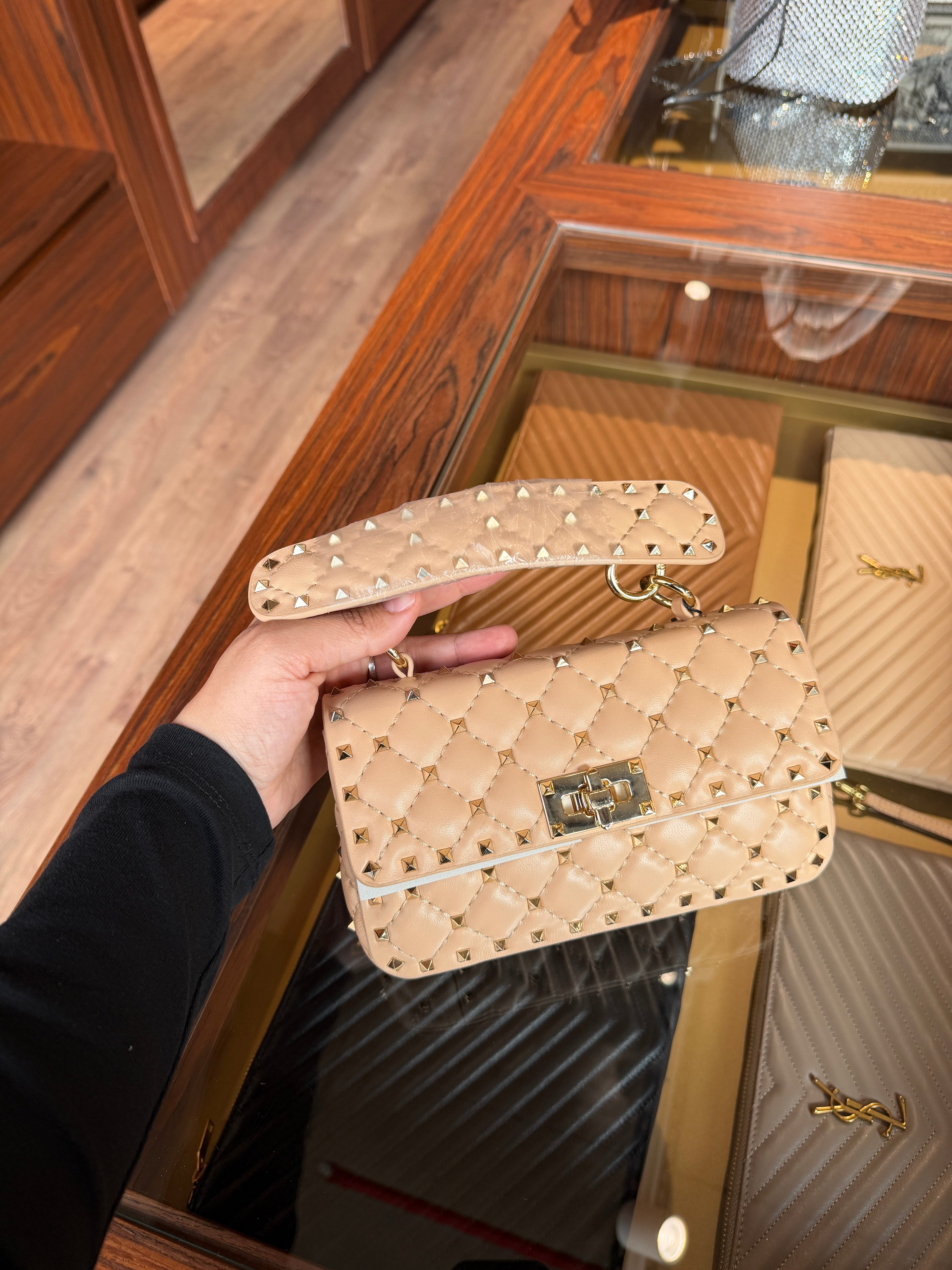 VLNTN ROCKSTUD BEJ (HEMEN TESLİM)