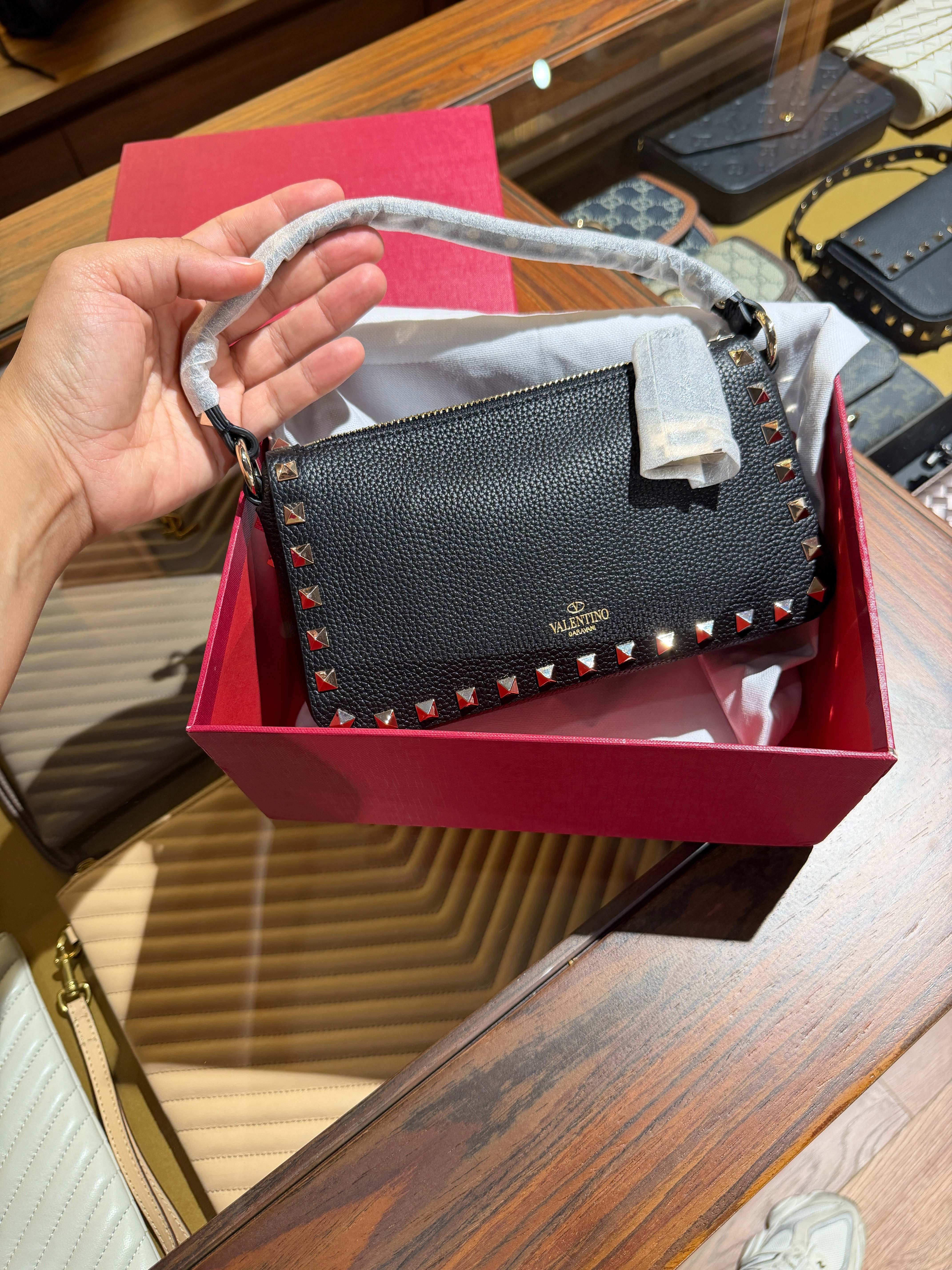 VLNTN ROCKSTUD SİYAH (HEMEN TESLİM)