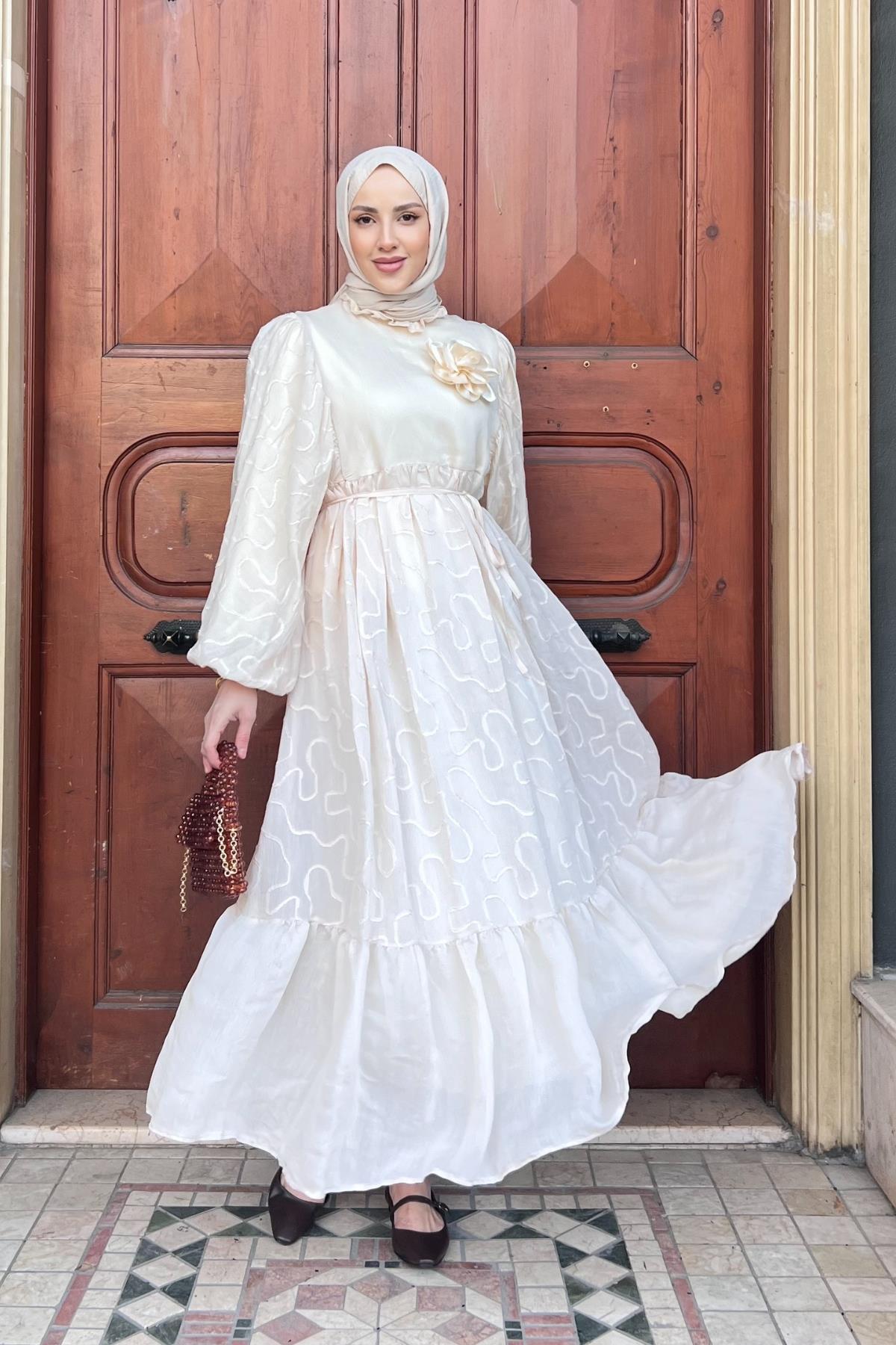 ELBİSEŞifon Elbise Gül Aksesuarlı 1072 Bej