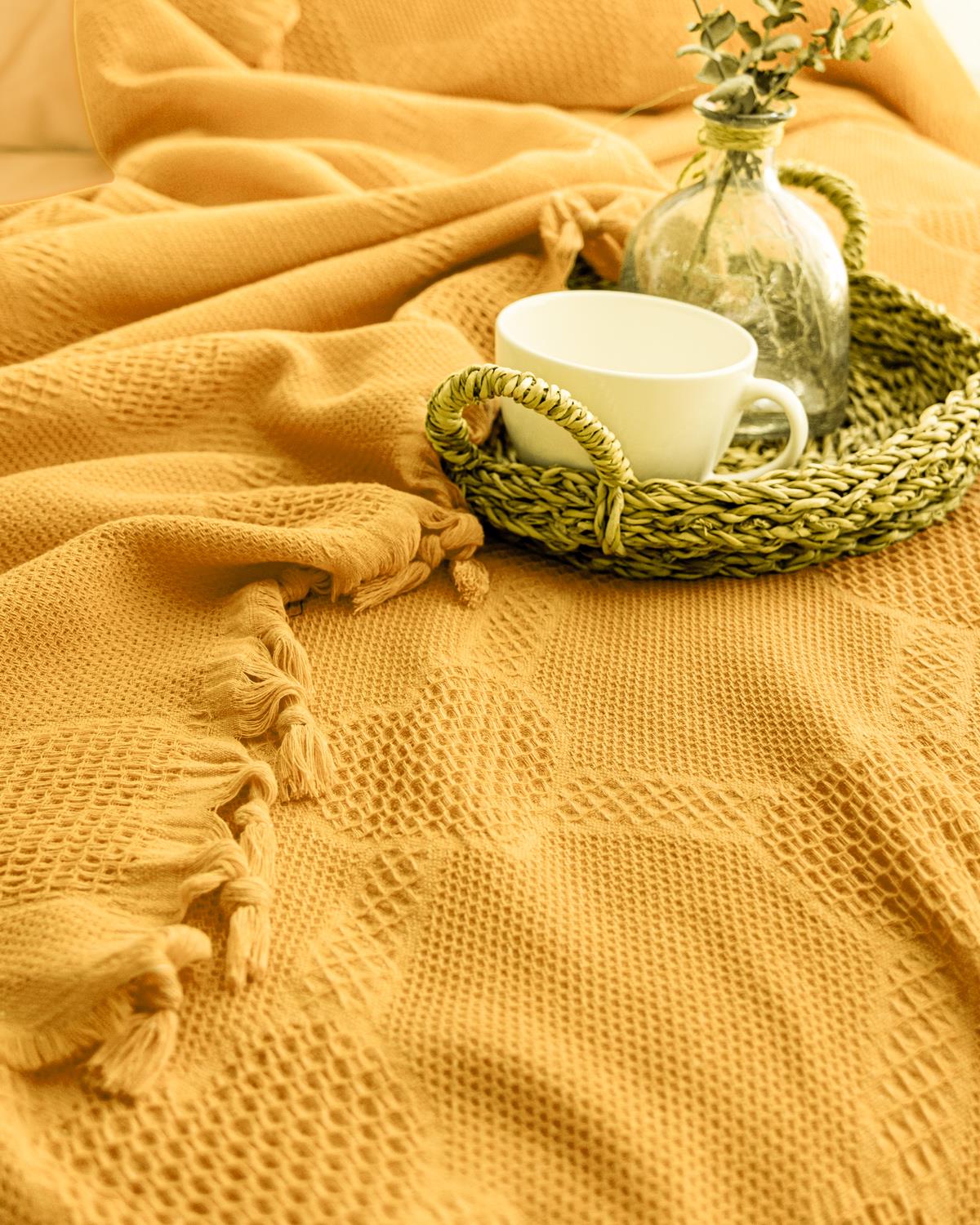 Kalpli Çift Kişilik Jakar Desen Pamuklu Pike/ Sarı
