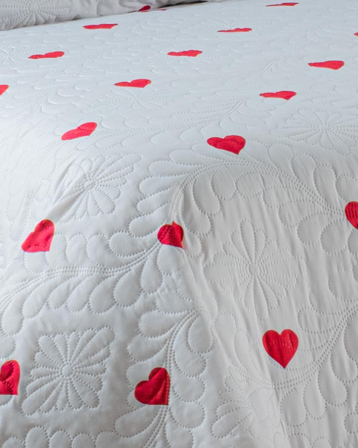 Love Çift Kişilik Kalpli Yatak Örtüsü 3 Parça / 230x250 Cm 