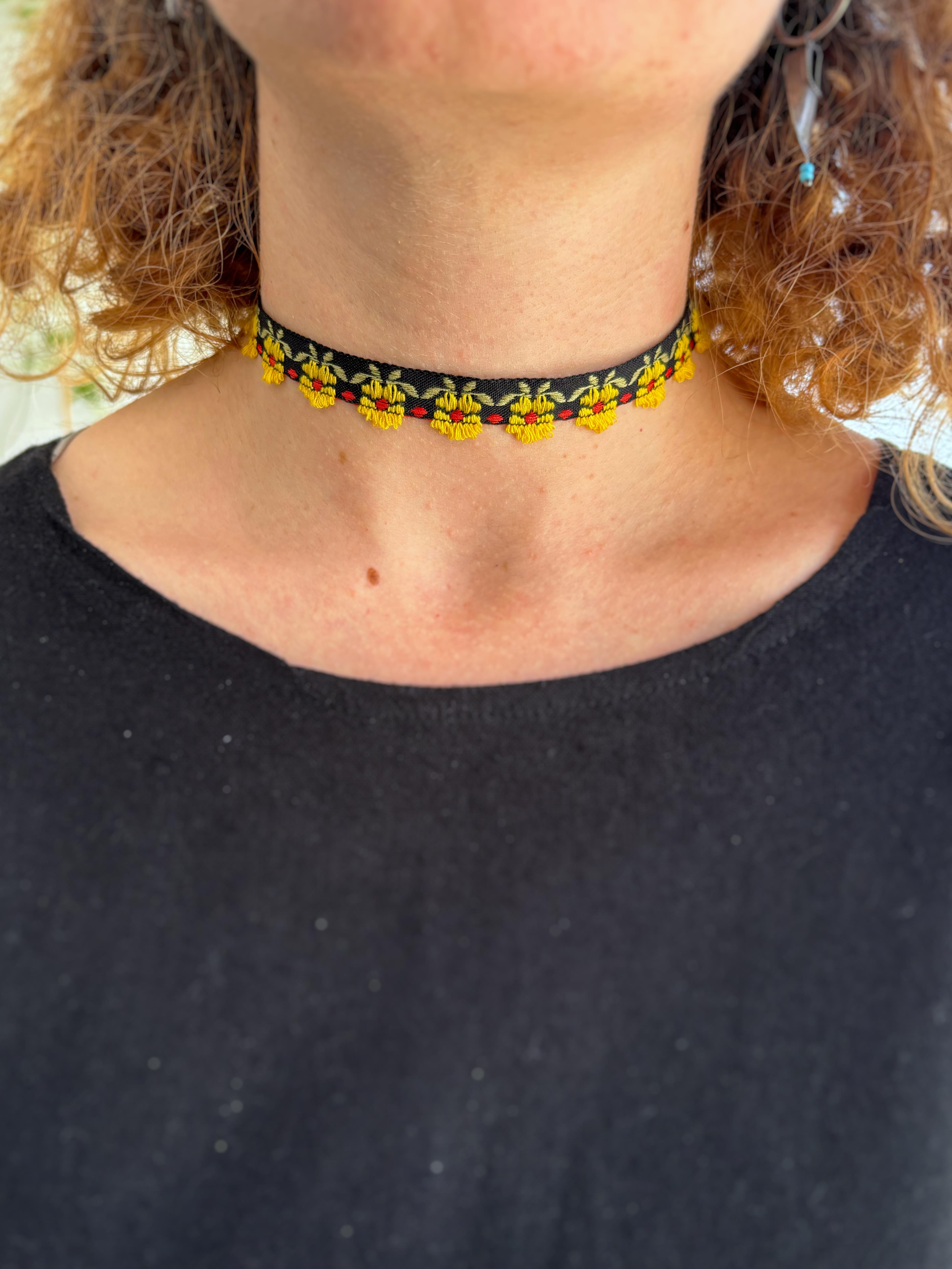 Çiçek Buketi Choker Kolye