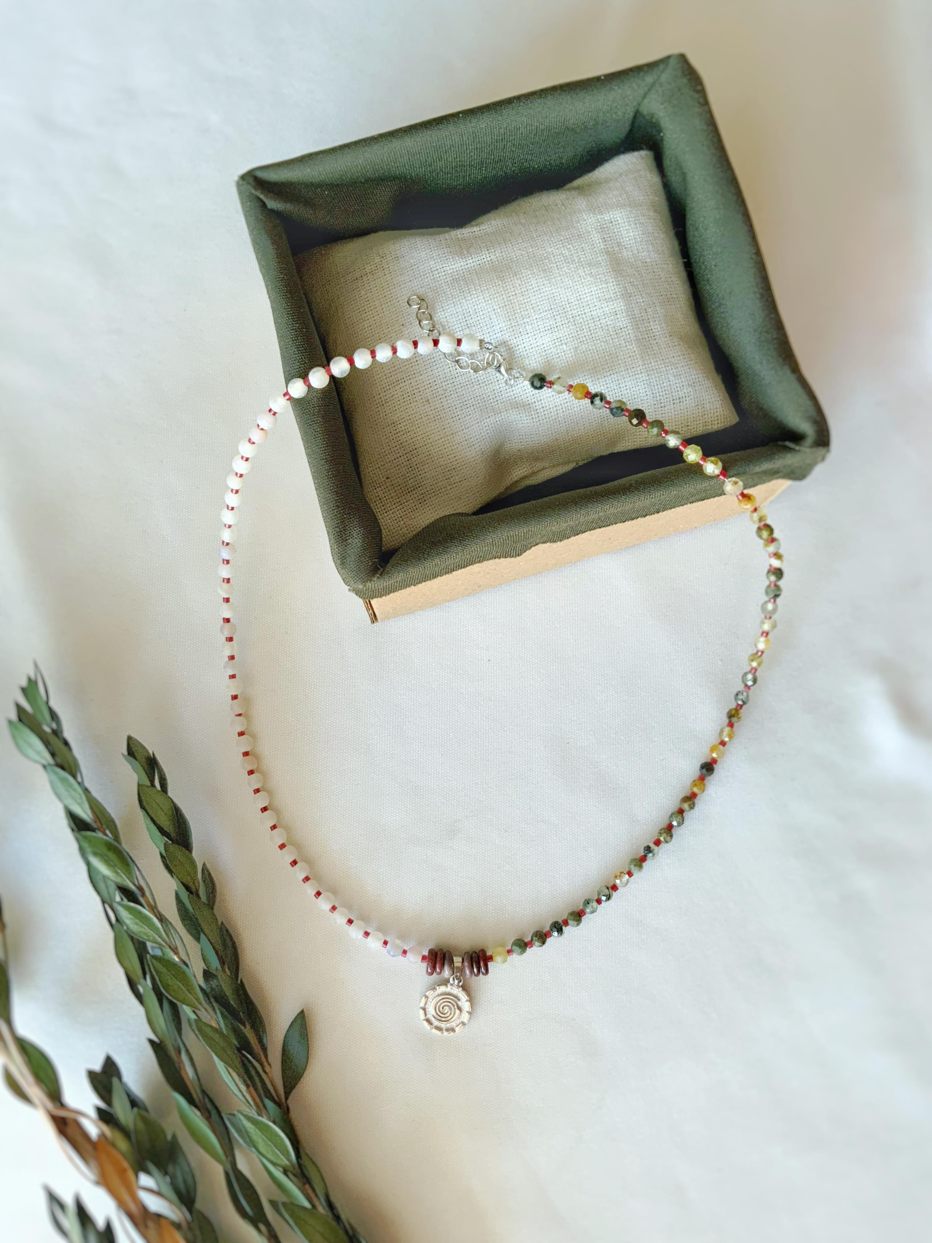 Gaia Doğaltaş Tasarım Kolye 