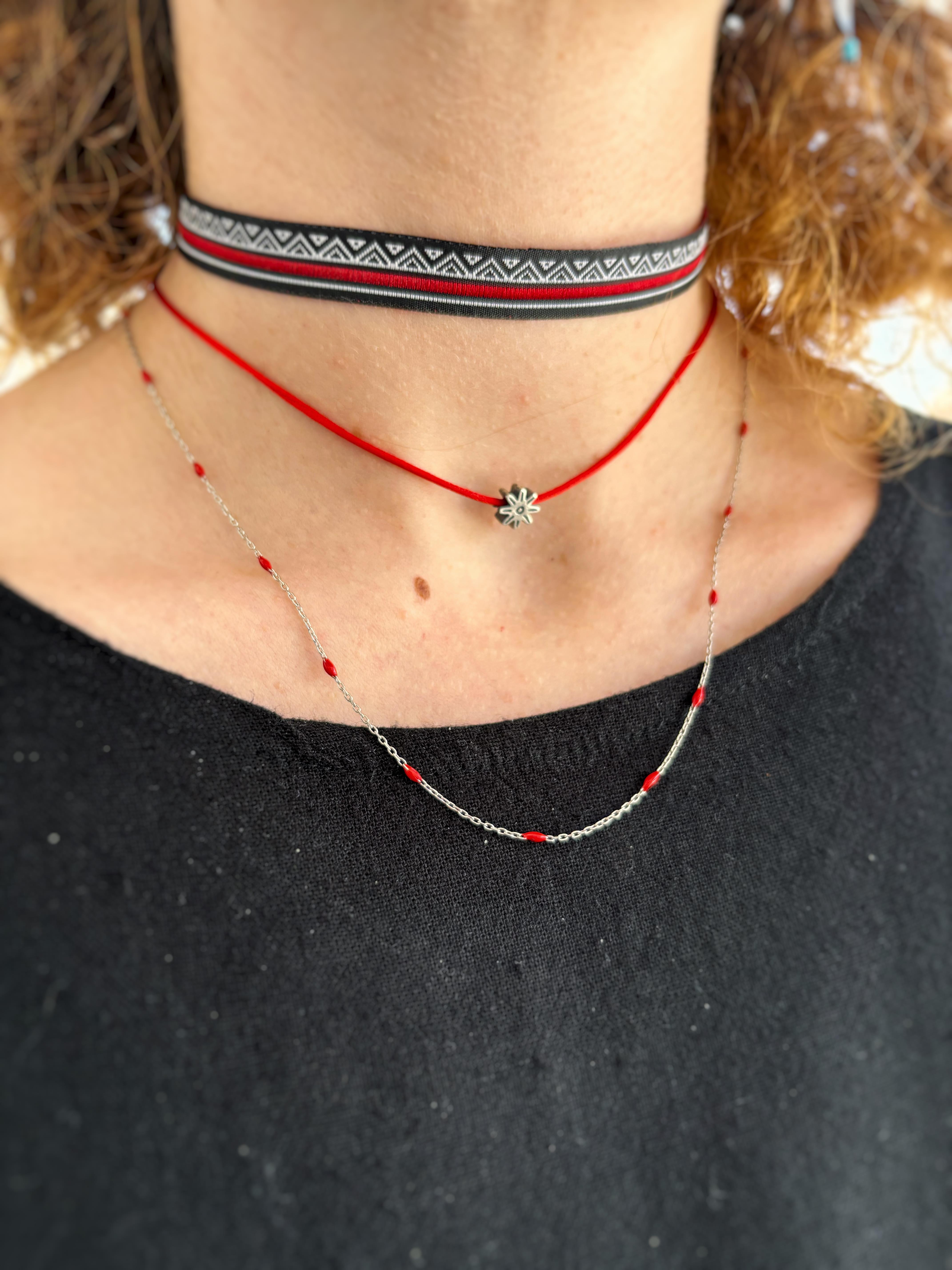 Kırmızı Detaylı Choker Kolye 