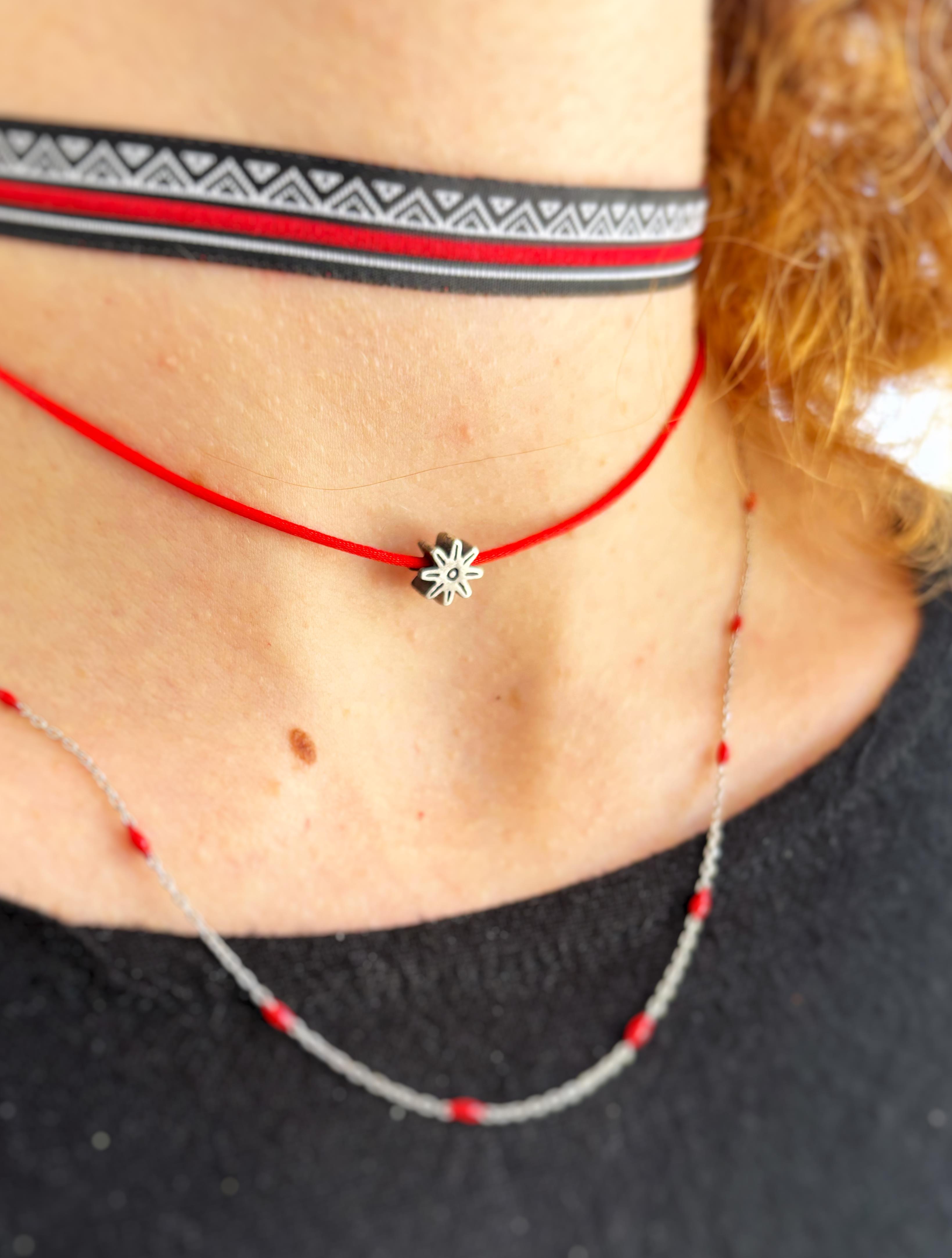 Kırmızı Detaylı Choker Kolye 