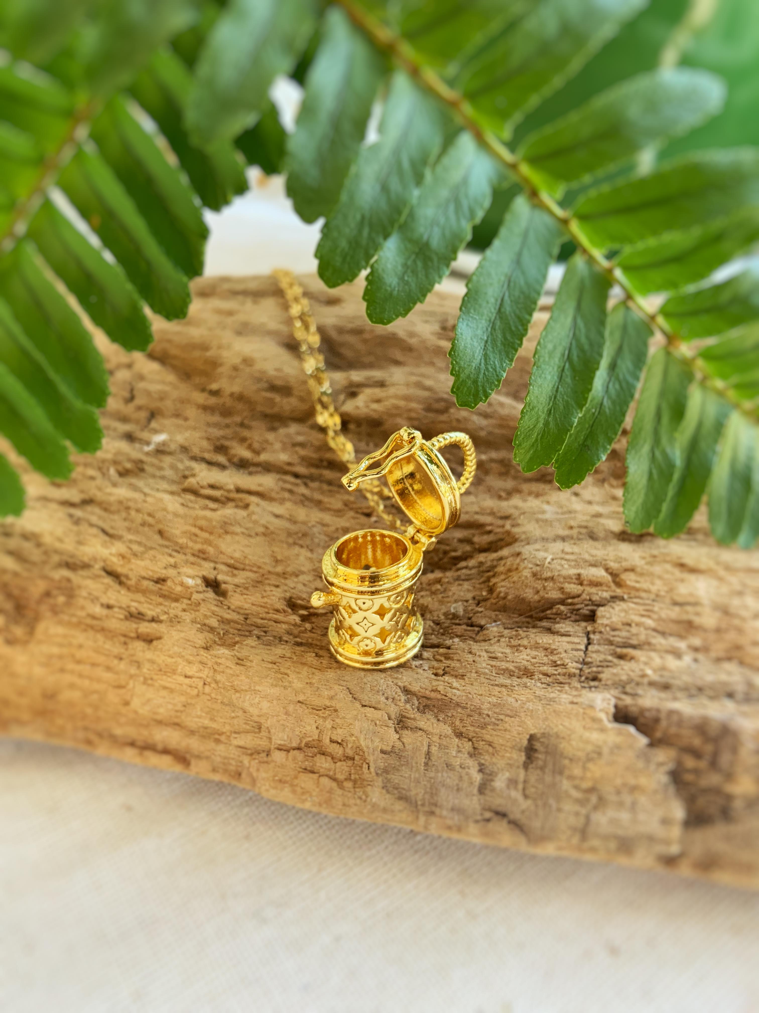 Sanduka Çelik Kolye