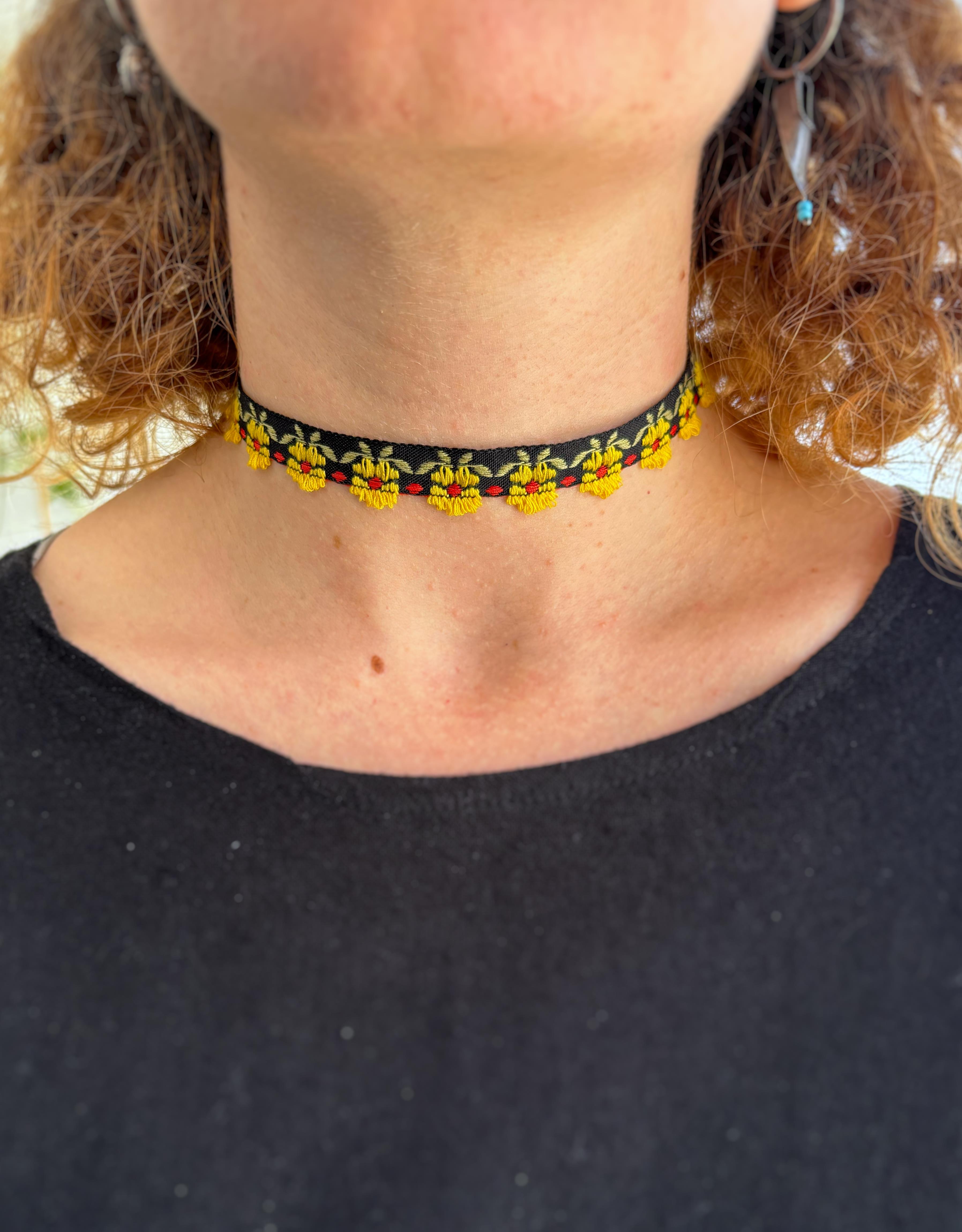 Çiçek Buketi Choker Kolye