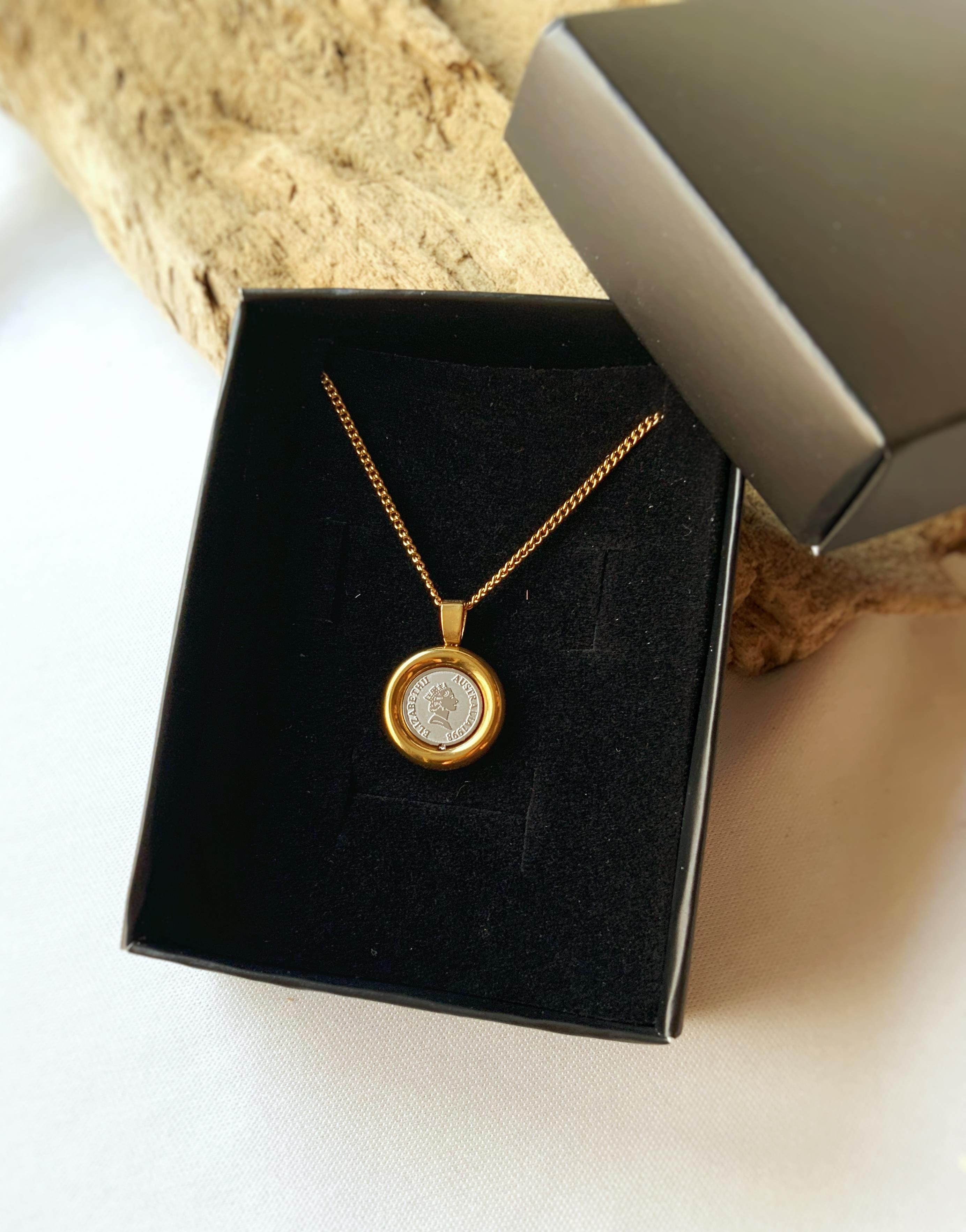 Elizabeth Madalyon Kolye