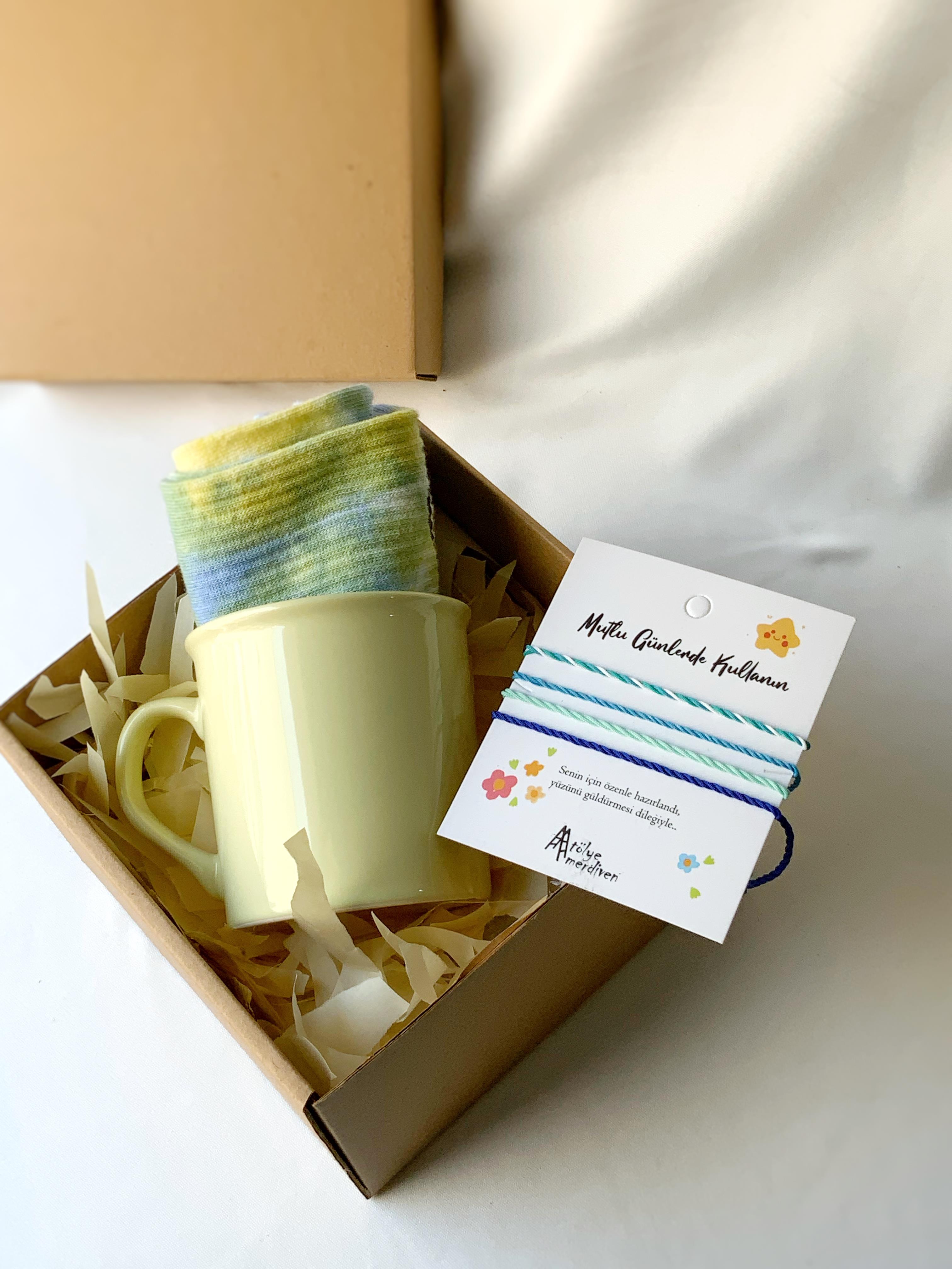 Sarı Bardak Çorap Bileklik Hediye Seti