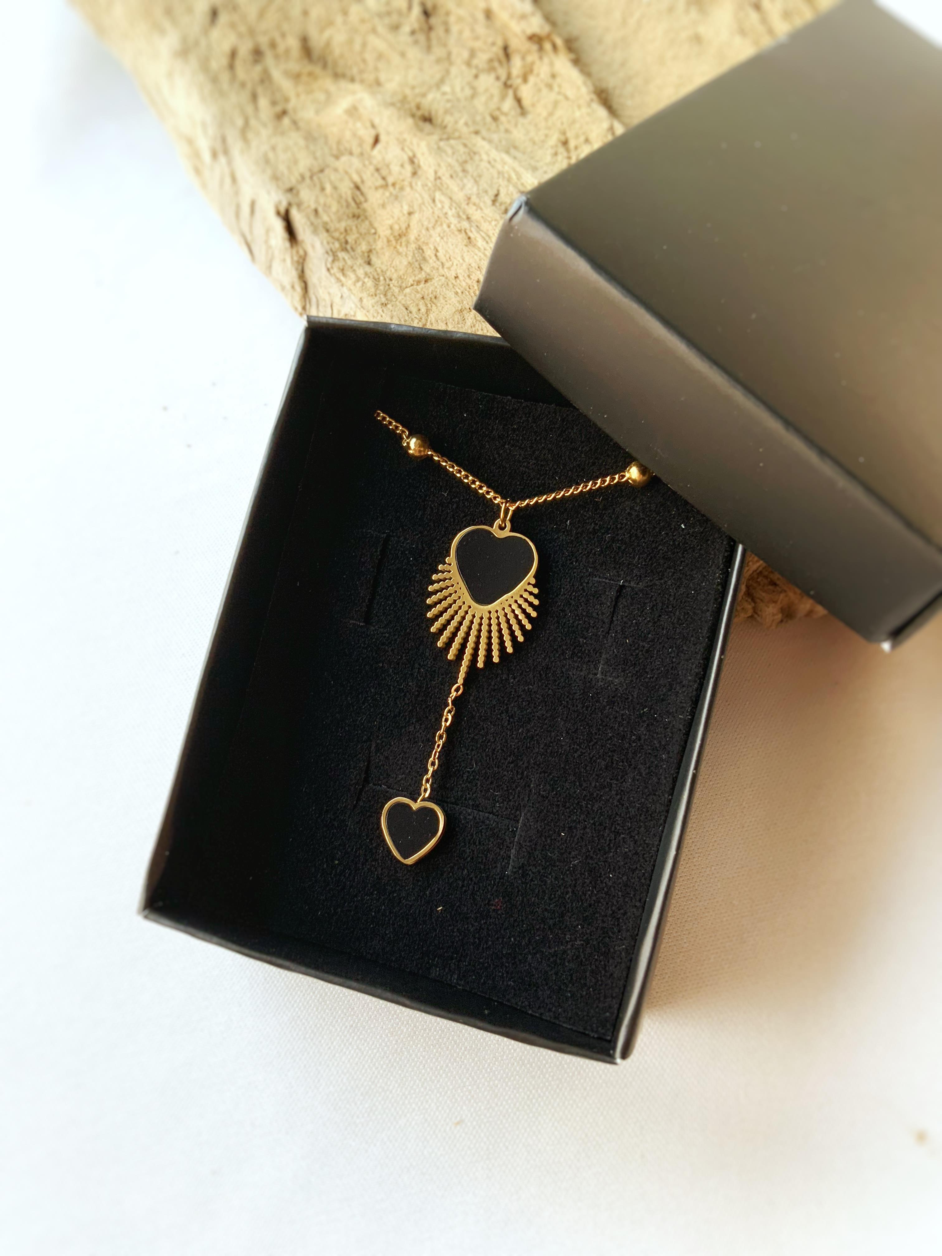 Siyah Kalp Detaylı Çelik Kolye