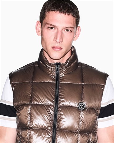 Armani Exchange Erkek Kolsuz Fermuarlı Sıfır Yaka Kahverengi Yelek XM003475 AF23755-U6125
