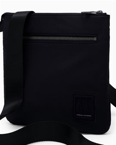 Armani Exchange Erkek Ayarlanabilir Askı Fermuar Kapama Spor Geniş Kullanım Lacivert Omuz Çantası XM000105 AF15129-UB101