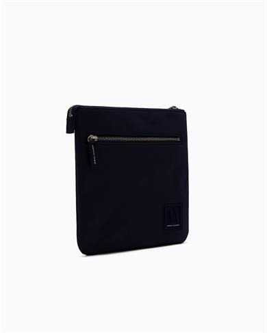 Armani Exchange Erkek Ayarlanabilir Askı Fermuar Kapama Spor Geniş Kullanım Lacivert Omuz Çantası XM000105 AF15129-UB101
