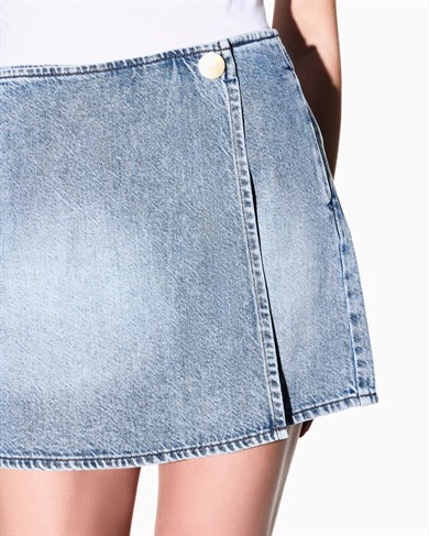 Armani Exchange Kadın Denim Kumaş Kısa Boy Şortlu Rahat Kesim Mavi Şort XW002265 AF21338-MB001